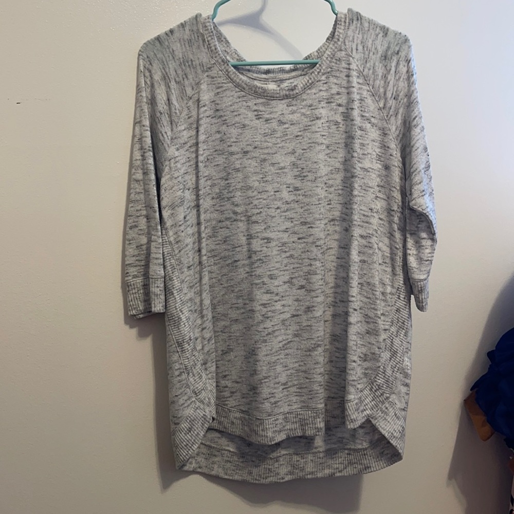 Heather’s gray women’s light sweater